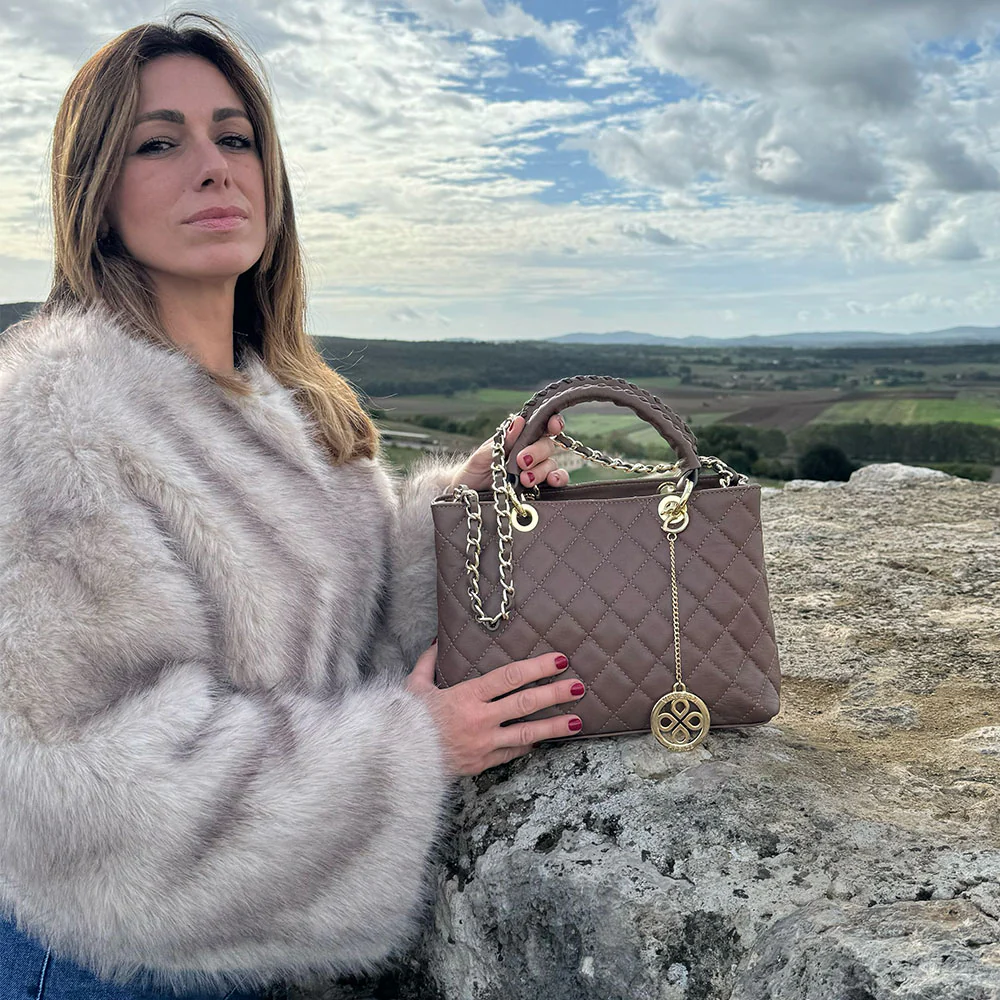 Borsa a Mano con Tracolla VIAVERDI in Pelle Blu Matelassè Made in Italy linea Saturnia - Image 12
