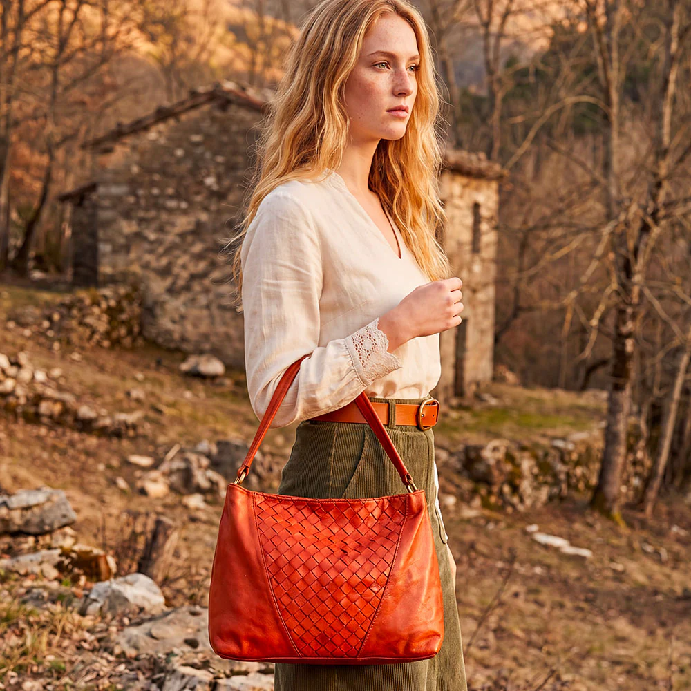 Borsa a Spalla VIAVERDI in Pelle color Cuoio con Intreccio Made in Italy linea Tuscany - Image 2